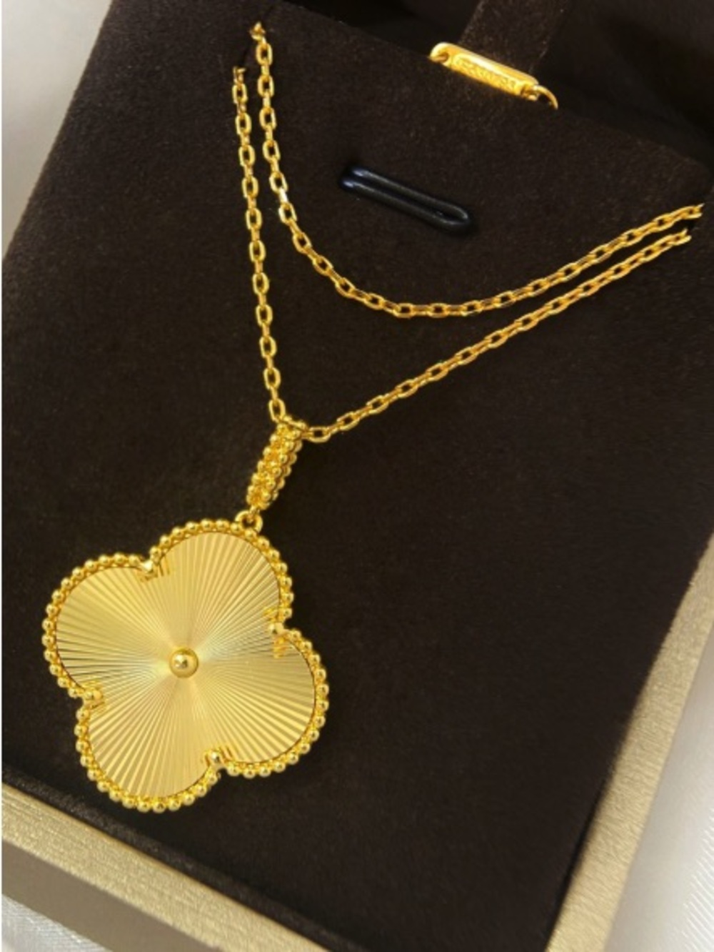 ✨ Authentic Van Cleef & Arpels Gold Necklace ✨